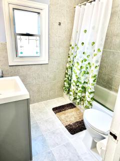 3 Bedrooms Huge Apt in LIC, Very close to MANHATTAN - - 3