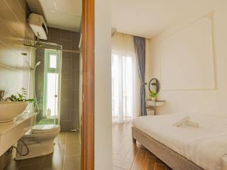 Căn hộ 2 phòng ngủ view đẹp gần trung tâm - 1