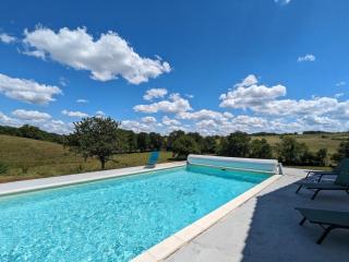 Maison spacieuse avec piscine privée, climatisation, Wi-Fi, animaux acceptés et parking - FR-1-653-268 - Montbron - 0