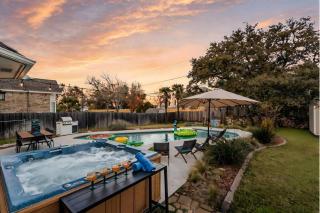 5bd 3 ba ATX Pool Hot Tub Theater Arcade - Austin - 0