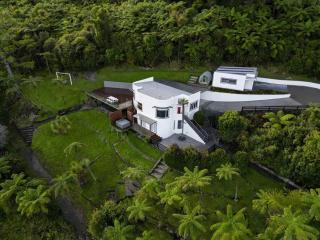 Hilltop Escape - Spa & Views - Greymouth - 0