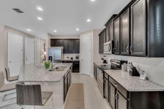 Last Minute Disney Getaway! Private Pool, Hot Tub & Games Room. Book Now! #65669 - Orlando - 1