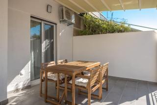 Huge balcony with pergola 200m metro - Athènes - 6