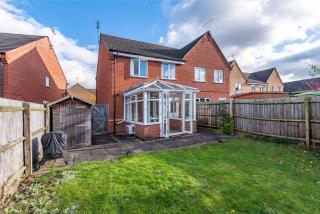 Mandarin Styles 3 Bedroom w Garden in Derby - 4