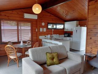 Cosy Inn Central Rotorua 2BR House & Studio - Rotorua - 6