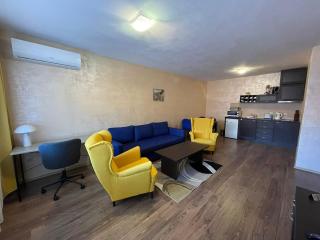 Bansko Royal Towers George Apartment, next to the Gongola, freshly renovated - Bansko - 1