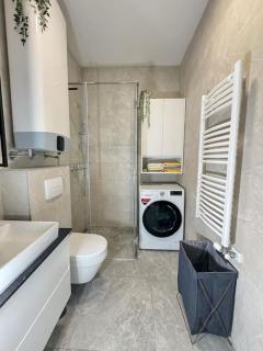 West 65 airport city apartment - 4