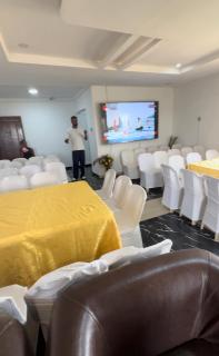 Yais Hotel - Lagos - 9