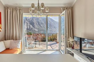 GreenHill Scenic Apartment - Gornji Orahovac - 5