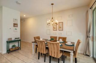 Last Minute Disney Getaway! Private Pool, Hot Tub & Games Room. Book Now! #94805 - Kissimmee - 3