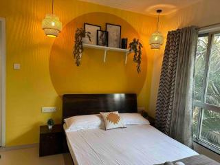 Sunflower Pvt Studio Room in Koregaon Park with AC WiFi Smart TV - Pune - 6