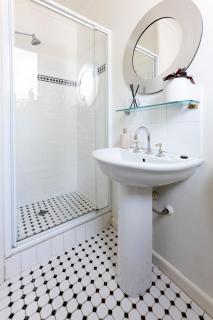 St Kilda Studio Apartment walking distance to the beach - 6