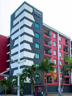 Beaufort Cozy Luxury Hideout with Restaurant, FREE Swimming pool & Gym, 10 mins from Airport - Accra - 9