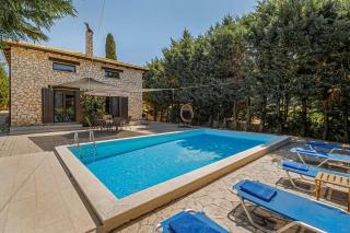 Villa Acqua, a luxury villa with private pool, 10 mins drive from the beach - Marantochori - 0