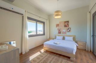 Charming 2-Lvl 3BR Lagoon Home in Shedwan El Gouna, Pool Access - Hurghada - 9