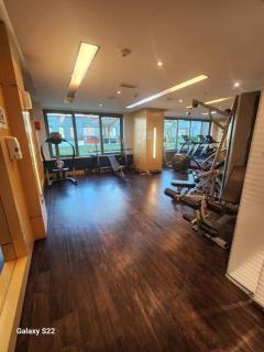 Entire 1 Bedroom Apartment with Swimming Pool andJaccuzi in Business Bay, heart of Dubai - 4