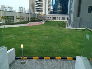 Entire 1 Bedroom Apartment with Swimming Pool andJaccuzi in Business Bay, heart of Dubai - 1