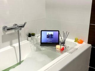 Encorp Marina Puteri Harbour Bathtub Netflix - - 4