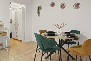Parenthèse Urbaine -1mn Métro - Paris - Wifi - commerces - balcon vue calme- travail - famille - 1