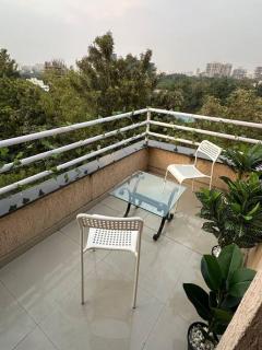 Spring Studio Apartment Opp Passport Office with AC Balcony WiFi Kitchenette - Pune - 4