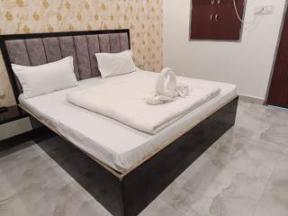 NPS Home Stay - Varanasi - 8