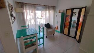 Depto luminoso, alegre y a una cuadra del mar - 0