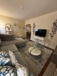 Charming 1 BR Apt 6 miles from Downtown! - 6