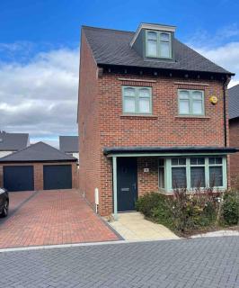 Tasteful furnished modern 3 bedroom detached home - Garston - 3