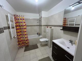 Spacious flat ideal for working or events - 3