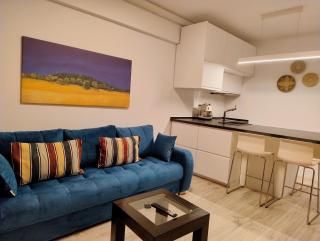 Studio SEVEN 7 - 9