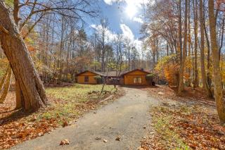 Hot Tub and Fire Pit Creekside Gatlinburg Getaway! - 7