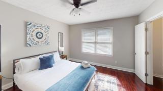 Blissful Townhouse Retreat - Stockbridge - 3