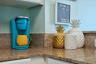 Pineapple Paradise, Beach Front, Newly Renovated, Sleeps 6 - Panama City Beach - 1