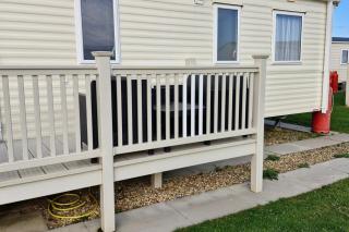 3-Bed Caravan - Sleeps 8 - Pet Friendly - Pool - Skegness - 4