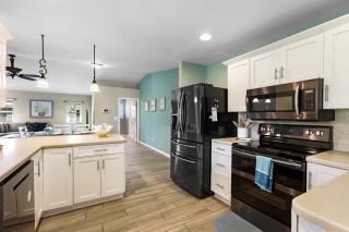 Your Private Escape with Heated Saltwater Pool - Cape Coral - 4