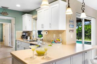 Your Private Escape with Heated Saltwater Pool - Cape Coral - 2