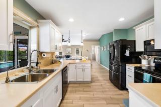 Your Private Escape with Heated Saltwater Pool - Cape Coral - 7