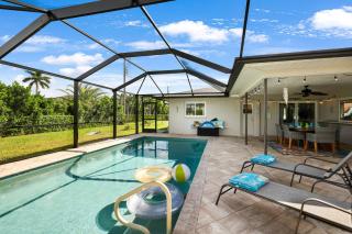 Your Private Escape with Heated Saltwater Pool - Cape Coral - 0