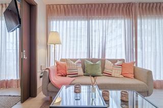 Chic Centric 1BR Apt, King Bed - Los Prados - 6