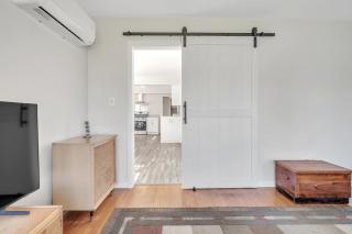 Spacious 2 bedroom home in Niles, Illinois with office, full kitchen and 2 baths - 5