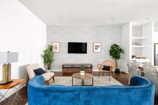 Large Home with Rooftop & Views Sleeps 12 - Nashville - 9