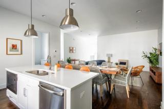 Large Home with Rooftop & Views Sleeps 12 - Nashville - 6
