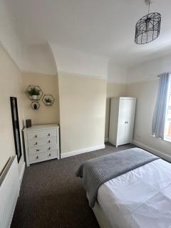 Modern 5 Bedroom House Near Lark Lane - Liverpool - 5