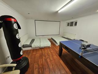 Large Annexe with games room pool table ping pong air hockey movie projector - 4