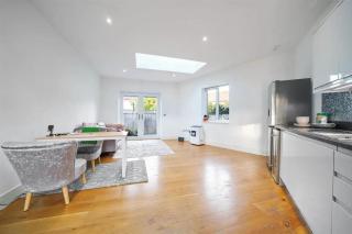 Bright Modern House with garden - 2