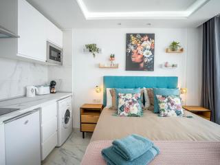 Modern Studio Blue Sky - 4