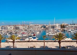 Lagos Main Avenue studio with Marina view balcony - 9