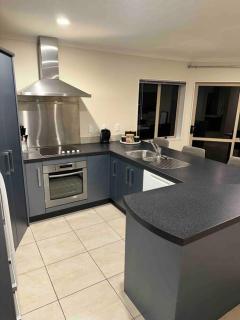 Entire House!3Bedroom,2 Bathroom, Fully FencedYard - Wallaceville - 5