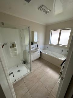 Entire House!3Bedroom,2 Bathroom, Fully FencedYard - Wallaceville - 2