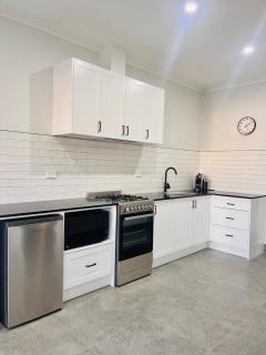 Cooper's Cottages - 4